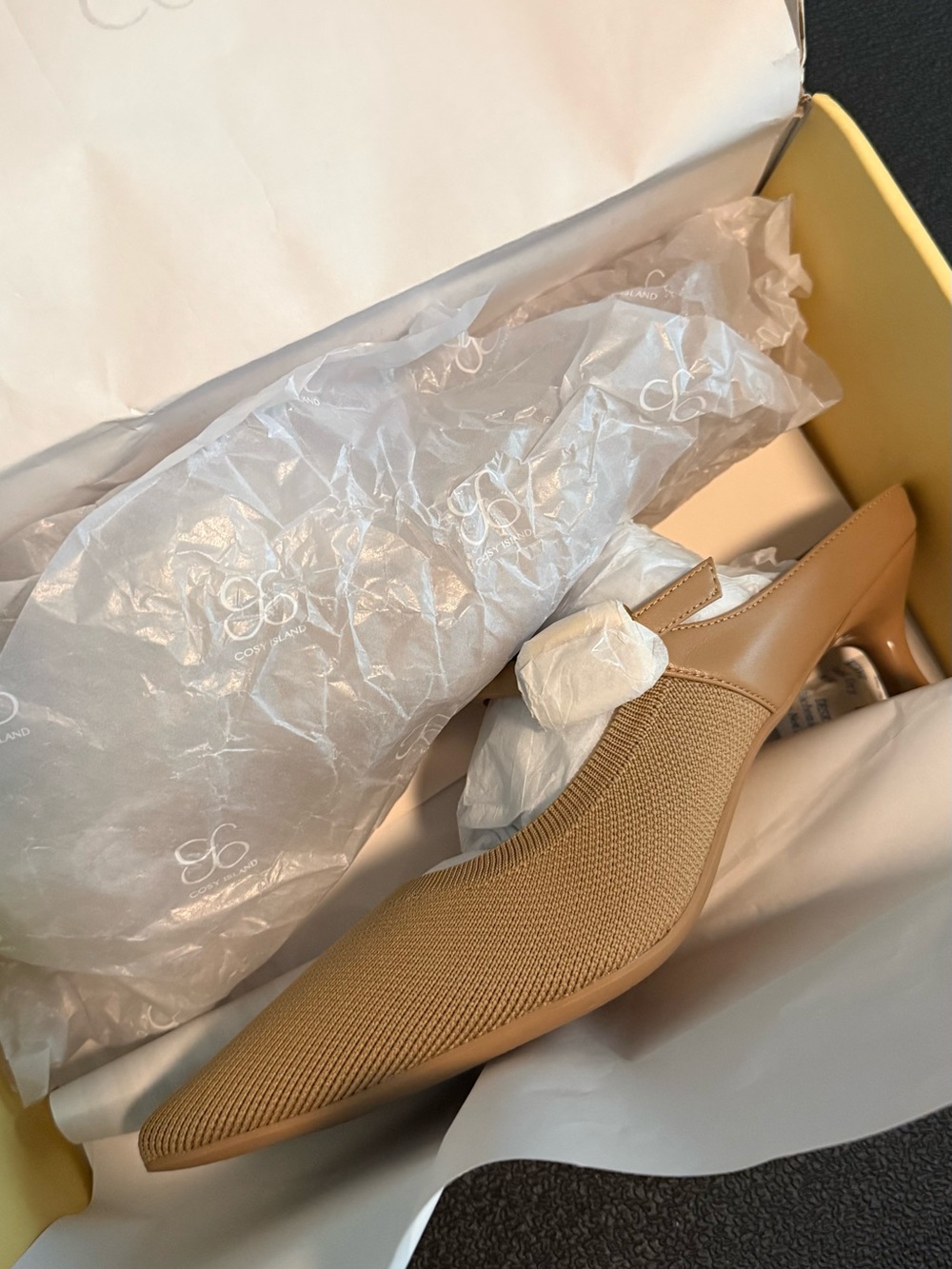 Tan Knit Pointed Slingback Pumps with Low Heel. Cosy island. Size 8W